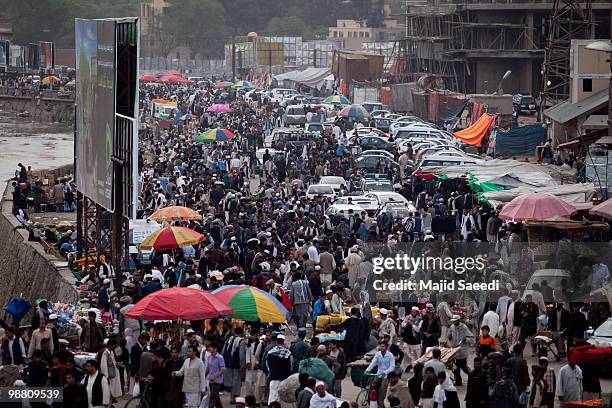 Thousands of Afghan shoppers cluster in the Pol-e Kheshti market in Kabul on May 2, 2010 which is one of the busiest trade districts in Afghanistan....