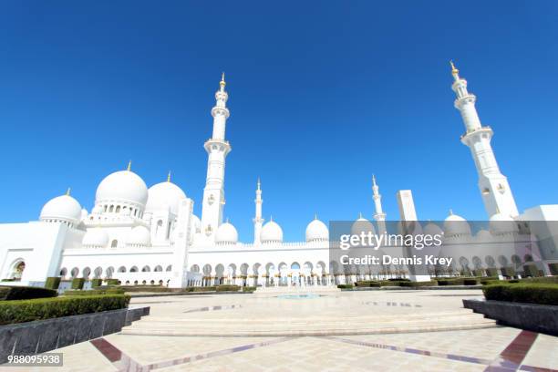 abu dhabi moschee - moschee fotografías e imágenes de stock