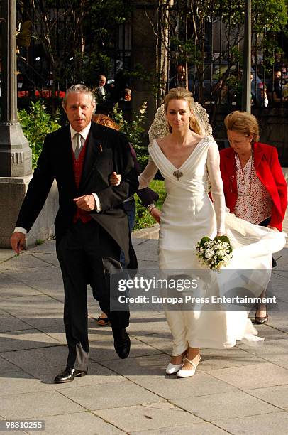 The earl Imre Zichy de Zich et Vasonykeo and his daughter and bride Edina Zichy at her wedding with Pepito Marquez y Gonzalez de Gregorio, Duchess of...