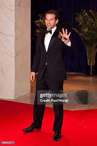 Bradley Cooper arrives at the 2010 White House Correspondents' Association Dinner at the Washington Hilton on May 1, 2010 in Washington, DC.