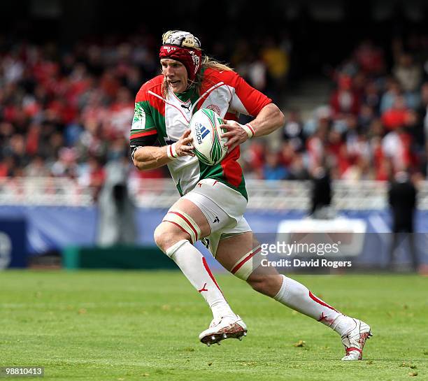 Magnus Lund of Biarritz runs with the ball during the Heineken Cup semi final match between Biarritz Olympique and Munster at Estadio Anoeta on May...