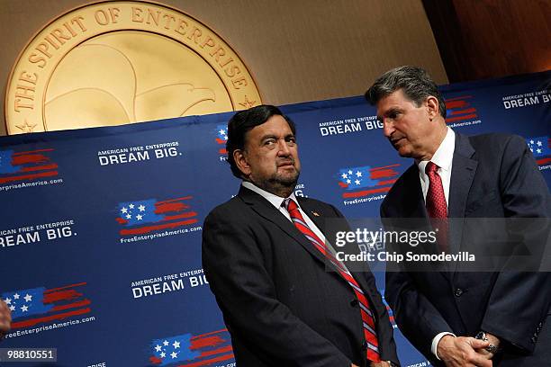 New Mexico Governor Bill Richardson and West Virginia Governor Joe Manchin talk before a U.S. Chamber of Commerce summit on "the role of free...