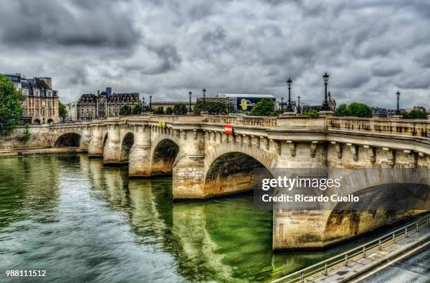 pont neuf - paris - cuello stock-fotos und bilder