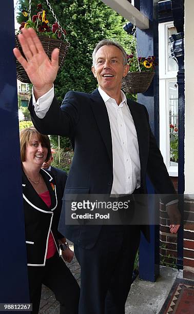 Former Prime Minister Tony Blair waves whilst out campaigning with former Home Secretary Jacqui Smith in her Redditch constituency on May 3, 2010 in...