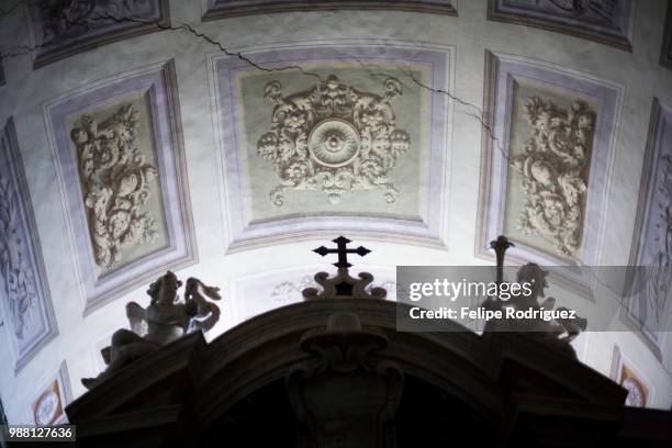 ceiling of the entrance hall, santa maria sopra minerva basilica, rome - sopra ストックフォトと画像