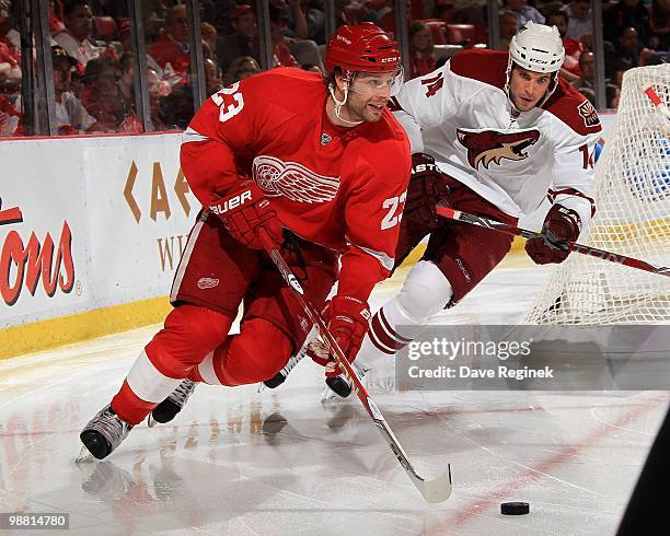 Brad Stuart of the Detroit Red Wings skates around the net during in front Taylor Pyatt of the Phoenix Coyotes during Game Four of the Eastern...