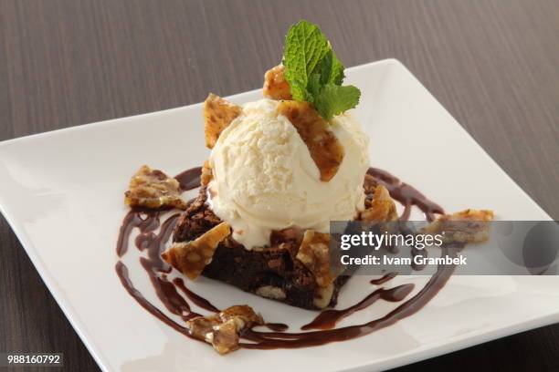 fine food - vanilleeis stock-fotos und bilder