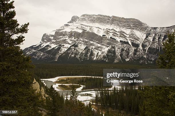 Ski Mount Rundle Mt Rundle Photos and Premium High Res Pictures - Getty Images