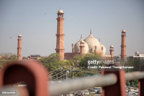 badshahi mosque in lahore, punjab, pakistan - badshahi mosque stockfoto's en -beelden