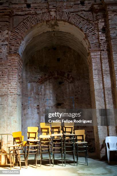 interior of el monumento unfinished church, town of casta del robledo, province of huelva, andalusia - monumento stock-fotos und bilder