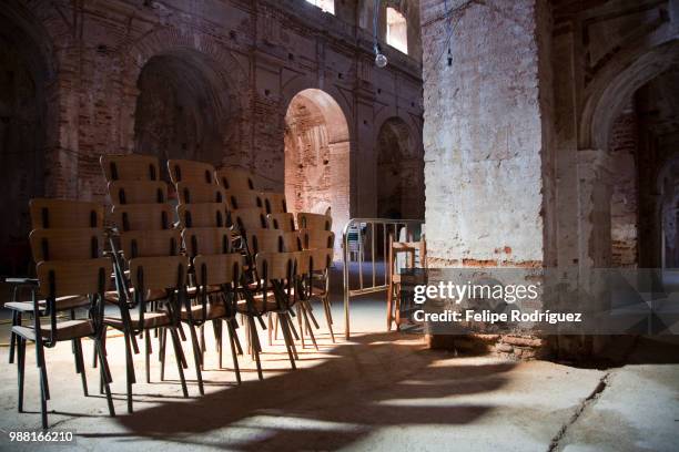 interior of el monumento unfinished church, town of casta del robledo, province of huelva, andalusia - casta photos et images de collection