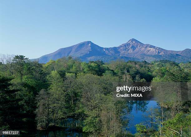 nakase-numa pond and mount bandai, kitashiobara, fukushima, japan - 裏磐梯 ストックフォトと画像