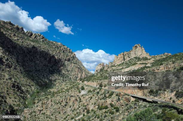 mt lemmon arizona with valley and clouds - mt lemmon 個照片及圖片檔