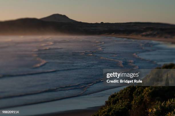 twilight at twilight beach - twilight beach stock pictures, royalty-free photos & images
