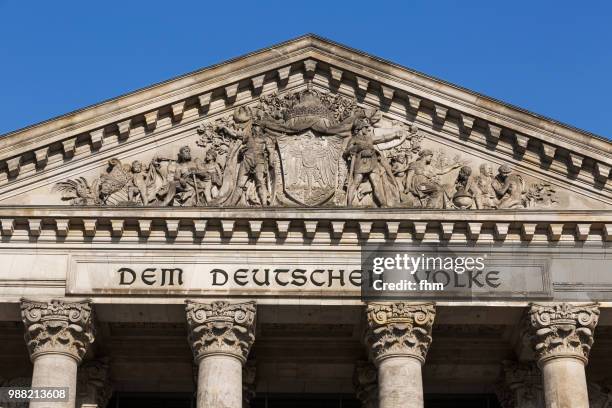 the famous inscription on the architrave on the west portal of the reichstag building in berlin: "dem deutschen volke" (germany) - architrave stock pictures, royalty-free photos & images