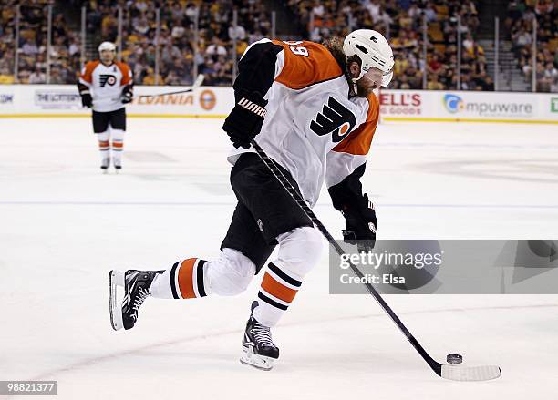 Scott Hartnell of the Philadelphia Flyers takes the puck against the Boston Bruins in Game One of the Eastern Conference Semifinals during the 2010...