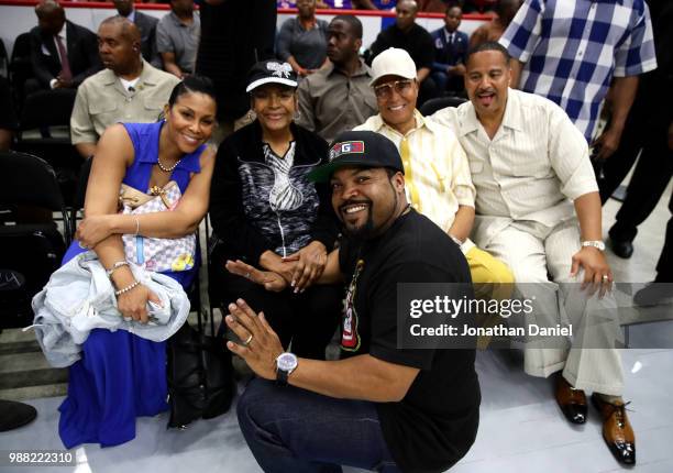 Ice Cube Rapper Father 378 Ice Cube Family Stock Photos, High-Res Pictures, and Images - Getty ...