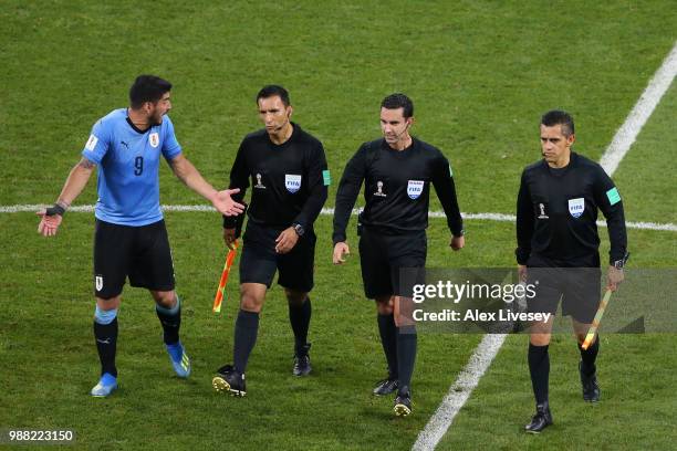 Luis Suarez of Uruguay arues with Referee Cesar Ramos during the 2018 FIFA World Cup Russia Round of 16 match between Uruguay and Portugal at Fisht...