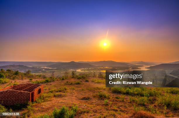 sun setting at the western ghats - western ghats stock-fotos und bilder