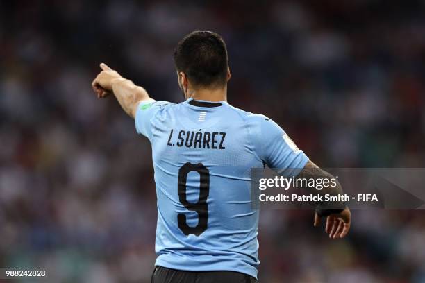 Luis Suarez of Uruguay gives his team instructions during the 2018 FIFA World Cup Russia Round of 16 match between Uruguay and Portugal at Fisht...