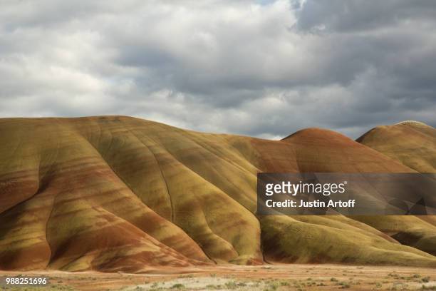 painted hills - fossil site stockfoto's en -beelden