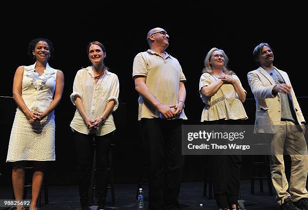 Actors Gloria Reuben, Julianne Moore, Alfred Molina, Meryl Streep and Viggo Mortensen during curtain-call at the "Speak Truth To Power: Voices Beyond...