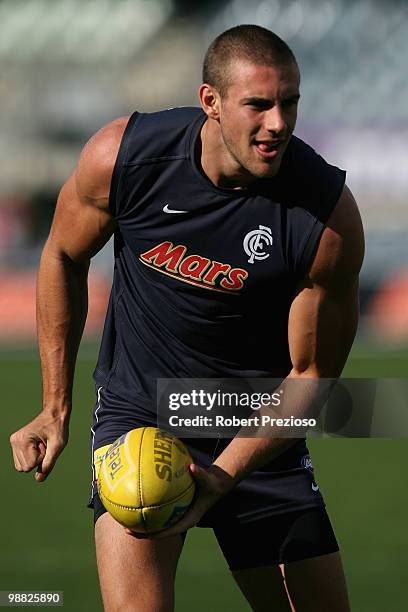 Shaun Hampson handballs during a Carlton Blues AFL training session at Visy Park on May 4, 2010 in Melbourne, Australia.