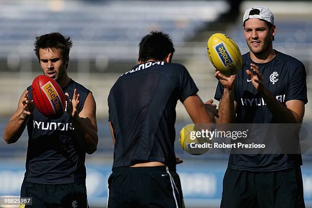 Chris Johnson and Robert Warnock do handball drills during a Carlton Blues AFL training session at Visy Park on May 4, 2010 in Melbourne, Australia.