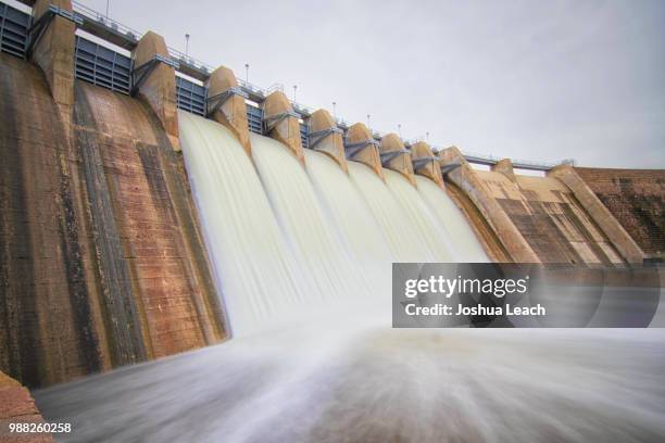 lake altus dam - hydroelectric dam stockfoto's en -beelden