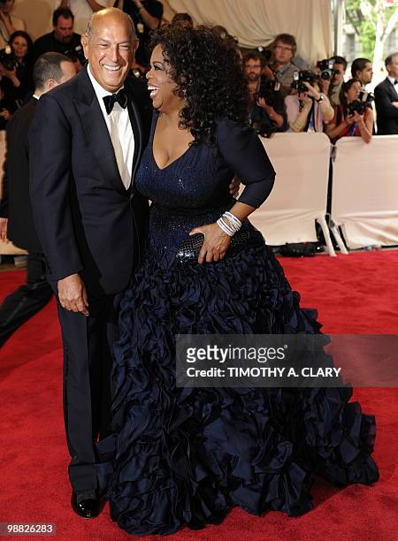 Designer Oscar de la Renta and Oprah attend the Costume Institute Gala Benefit to celebrate the opening of the 'American Woman: Fashioning a National...