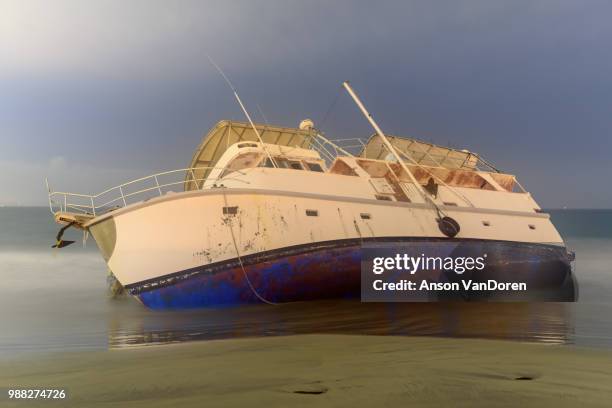 stranded boat - toren stock pictures, royalty-free photos & images