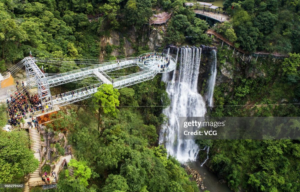 Glass Bridge Featuring Circular Glass Observation Deck Opens In Guangdong