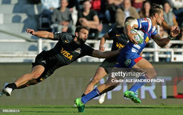 Argentina's Jaguares wing Ramiro Moyano vies for the ball with South Africa's Stormers centre JJ Engelbrecht during their Super Rugby match at Jose...