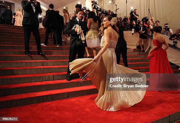 Actress Sarah Jessica Parker attends the Metropolitan Museum of Art's 2010 Costume Institute Ball at The Metropolitan Museum of Art on May 3, 2010 in...