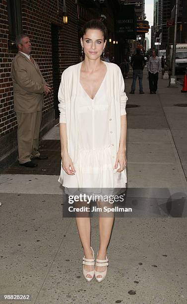 Actress Amanda Peet visits "Late Show With David Letterman" at the Ed Sullivan Theater on May 3, 2010 in New York City.