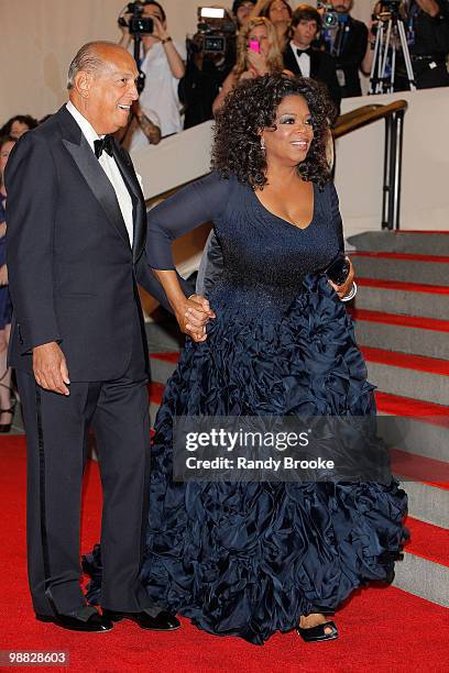 Oscar de la Renta and Oprah Winfrey attends the Costume Institute Gala Benefit to celebrate the opening of the "American Woman: Fashioning a National...