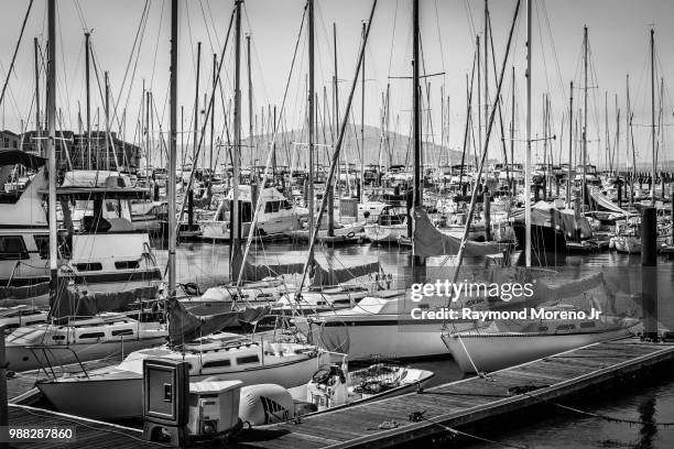 sail boats, pier 39, san francisco - pier 39 stockfoto's en -beelden