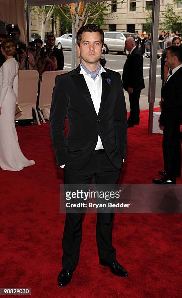 Actor Joshua Jackson attends the Metropolitan Museum of Art's 2010 Costume Institute Ball at The Metropolitan Museum of Art on May 3, 2010 in New...