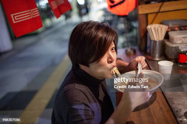 573点のラーメン 食べるのストックフォト Getty Images