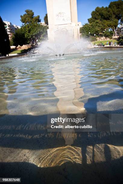 monumento en el agua. - monumento bildbanksfoton och bilder