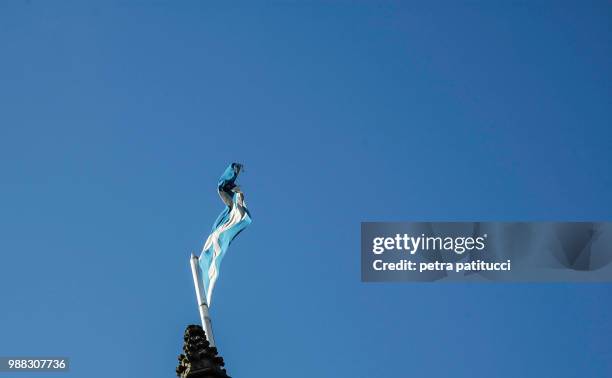 the scottish flag - cruz de san andrés fotografías e imágenes de stock