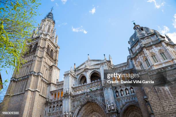 toledo cathedral facade, spanish church - toledo cathedral stock pictures, royalty-free photos & images