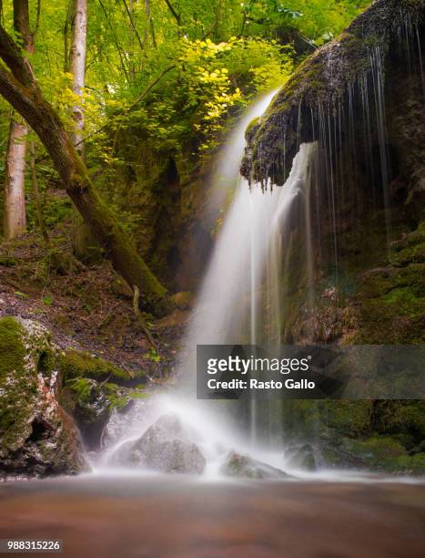 dragon waterfall - rasto stock-fotos und bilder