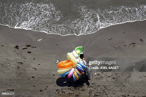 Sailor carries rubber rings on May 1, 2010 on the Veracruz beach. AFP PHOTO / JOEL SAGET