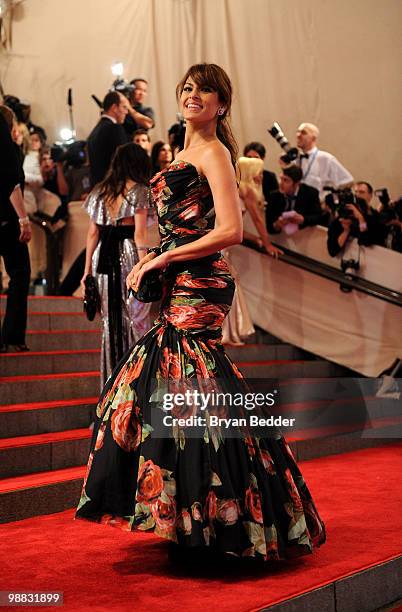 Actress Eva Mendes attends the Metropolitan Museum of Art's 2010 Costume Institute Ball at The Metropolitan Museum of Art on May 3, 2010 in New York...