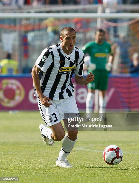 Giorgio Chiellini of Juventus FC runs with the ball during the Serie A match between Catania and Juventus at Stadio Angelo Massimino on May 2, 2010...