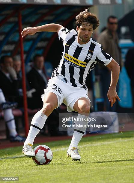 Diego Ribas da Cunha of Juventus FC runs with the ball during the Serie A match between Catania and Juventus at Stadio Angelo Massimino on May 2,...