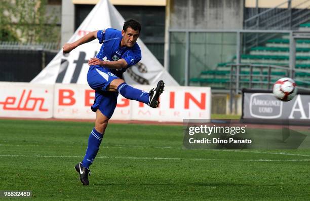 Carl Valery of Sassuolo shoots during the Serie B match between Calcio Padova and US Sassuolo Calcio at Stadio Euganeo on May 1, 2010 in Padova,...