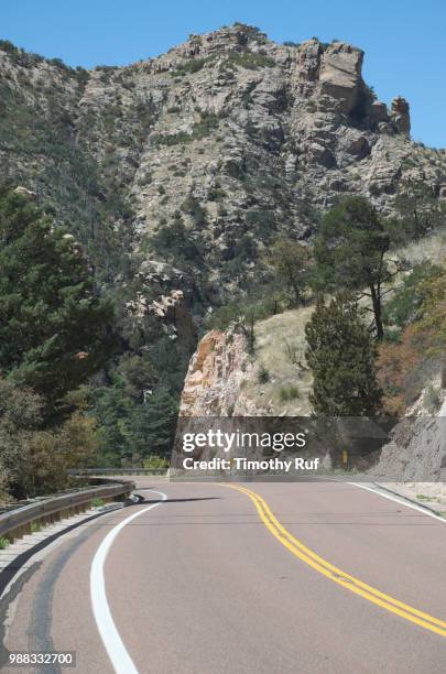 mountain road at mt. lemmon arizona - mt lemmon 個照片及圖片檔