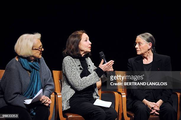 British actress Natasha Parry speaks to the audience flanked French actresses Micheline Presle and Chritiane Minazzoli during a ceremony in hommage...